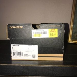 Women’s size 7 converse